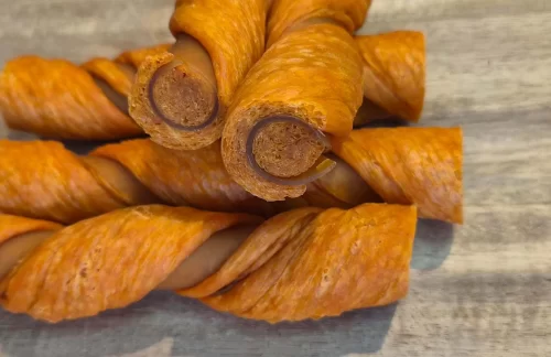 Tasty carrot dog chews made with real carrot and carefully selected ingredients. A satisfying plant-based treat for dogs from 8 weeks old