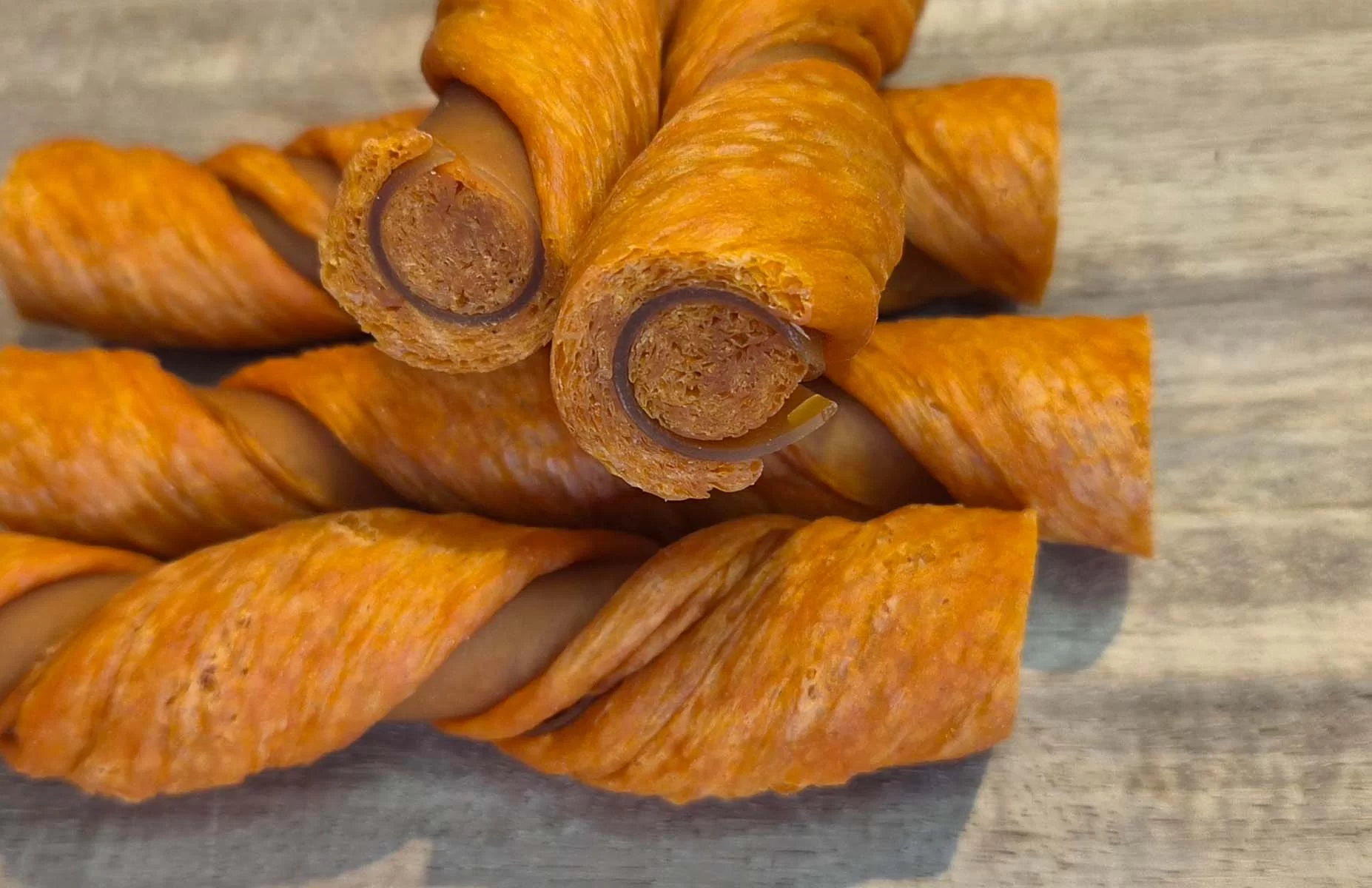Tasty carrot dog chews made with real carrot and carefully selected ingredients. A satisfying plant-based treat for dogs from 8 weeks old
